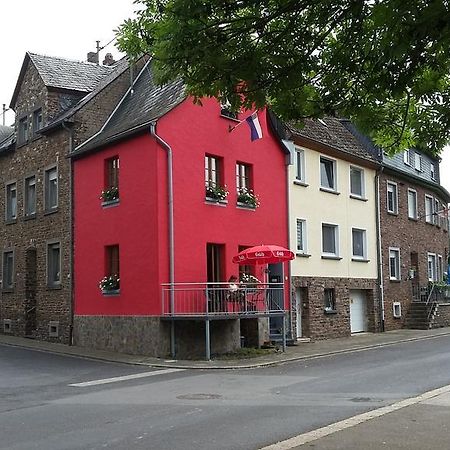 Vakantiehuis "Het Rode Huis" Treis-Karden Exterior foto